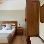 Hotel 8