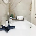 8 Hotel *