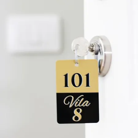 Vila 8 Hotel Himarë